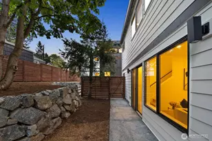 9026 Corliss Ave N, Seattle, WA 98103 - Photo 20