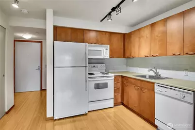 12334 31st Avenue NE #607, Seattle, WA 98125 - Photo 4