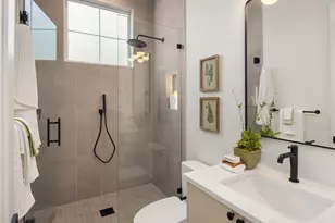 10223 NE 24th St, Bellevue, WA 98004 - Photo 12