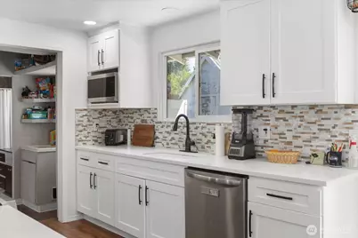 9207 Meadow Way, Everett, WA 98208 - Photo 10