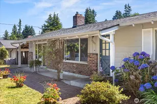 9207 Meadow Way, Everett, WA 98208 - Photo 2