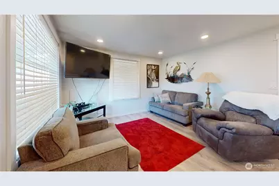 521 E Magnolia Avenue, Burlington, WA 98233 - Photo 4