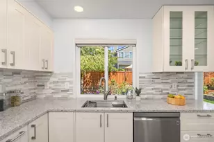 24218 SE 40th St, Sammamish, WA 98029 - Photo 16