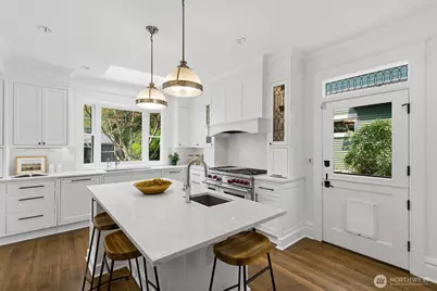 403 18th Avenue E, Seattle, WA 98112 - Photo 10