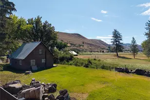 821 Riverside St, Winthrop, WA 98862 - Photo 4