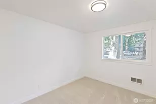 8060 NE Seawind Ave, Poulsbo, WA 98370 - Photo 20