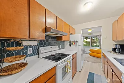 11515 Greenwood Avenue N #H, Seattle, WA 98133 - Photo 6