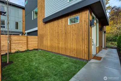 10626 E Riverside Drive, Bothell, WA 98011 - Photo 22