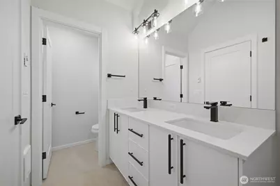 9811 Linden Avenue N, Seattle, WA 98103 - Photo 8