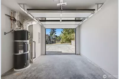 9811 Linden Avenue N, Seattle, WA 98103 - Photo 14
