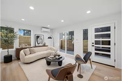 9811 Linden Avenue N, Seattle, WA 98103 - Photo 2