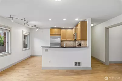 102 Galer Street #102, Seattle, WA 98109 - Photo 6