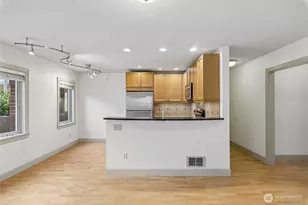 102 Galer St, Seattle, WA 98109 - Photo 6