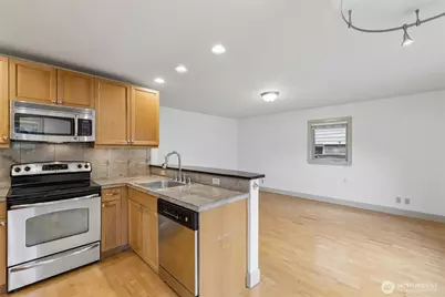 102 Galer Street #102, Seattle, WA 98109 - Photo 4