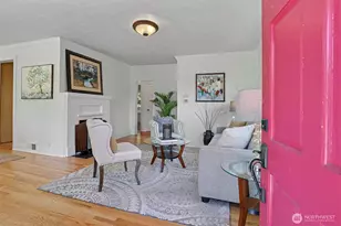 322 N 81st St, Seattle, WA 98103 - Photo 4