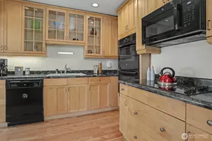 322 N 81st St, Seattle, WA 98103 - Photo 12