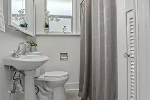 322 N 81st St, Seattle, WA 98103 - Photo 18
