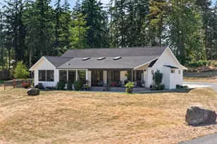 2115 Chinook Ridge Ln, Oak Harbor, WA 98277 - Photo 2