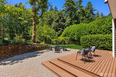 633 Klickitat Place NE, Bainbridge Island, WA 98110 - Photo 16