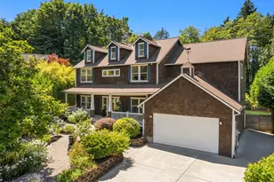 633 Klickitat Pl NE, Bainbridge Island, WA 98110 - Photo 1