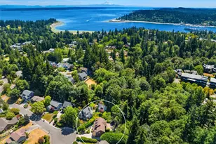 633 Klickitat Pl NE, Bainbridge Island, WA 98110 - Photo 34