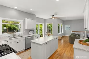 633 Klickitat Pl NE, Bainbridge Island, WA 98110 - Photo 10