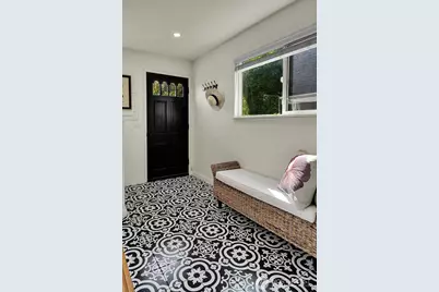 2353 Federal Avenue E, Seattle, WA 98102 - Photo 12