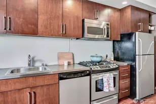910 Lenora St, Seattle, WA 98121 - Photo 8