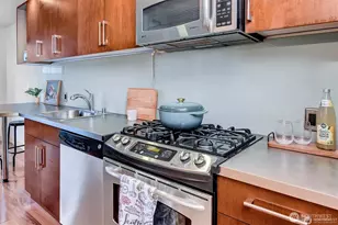910 Lenora St, Seattle, WA 98121 - Photo 6