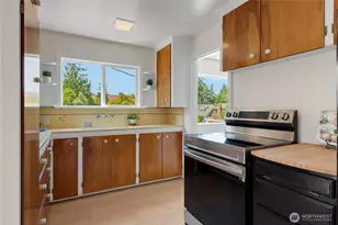 3909 SW Stevens St, Seattle, WA 98116 - Photo 8