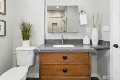 8538 Ashworth Avenue N, Seattle, WA 98103 - Photo 20