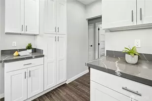 8538 Ashworth Ave N, Seattle, WA 98103 - Photo 10