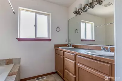 1102 Chestnut Street, Everett, WA 98201 - Photo 12