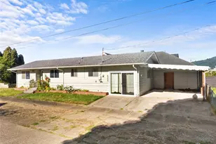 404 11th St, Raymond, WA 98577 - Photo 2