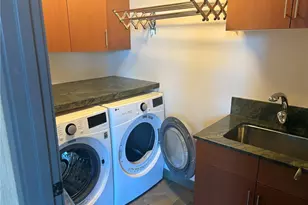 2033 2nd Ave, Seattle, WA 98121 - Photo 10