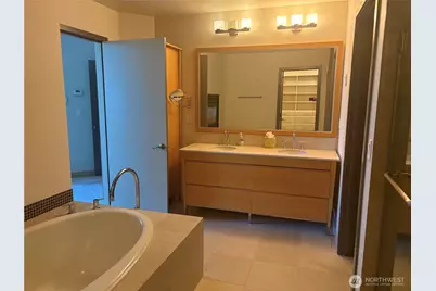 2033 2nd Avenue #2302, Seattle, WA 98121 - Photo 32