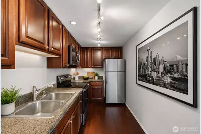 14300 32nd Avenue NE #410, Seattle, WA 98125 - Photo 4