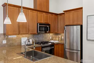 6801 Greenwood Ave N, Seattle, WA 98103 - Photo 10