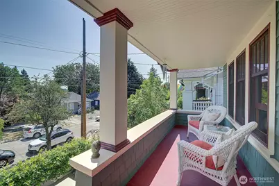 4655 Eastern Avenue N, Seattle, WA 98103 - Photo 1