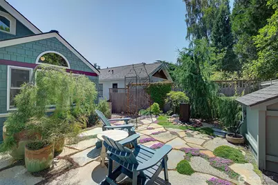 4655 Eastern Avenue N, Seattle, WA 98103 - Photo 32