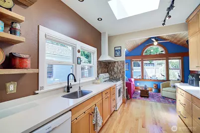 4655 Eastern Avenue N, Seattle, WA 98103 - Photo 12