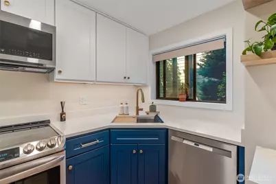 1819 N 107th Street #104, Seattle, WA 98133 - Photo 10