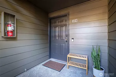 1819 N 107th Street #104, Seattle, WA 98133 - Photo 2