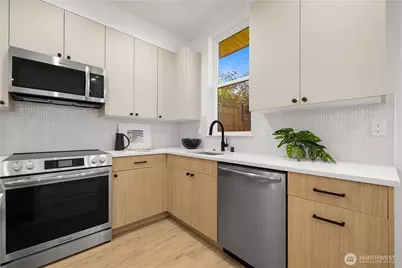 1138 B NW 57th Street, Seattle, WA 98107 - Photo 8