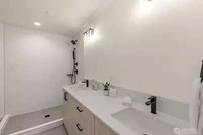 4420 Midvale Avenue N, Seattle, WA 98103 - Photo 18