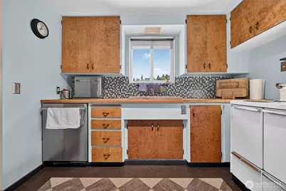 9219 26th Avenue SW, Seattle, WA 98106 - Photo 16