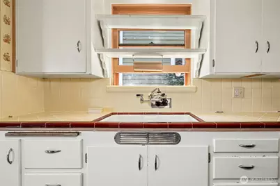 6505 Dayton Avenue N, Seattle, WA 98103 - Photo 10
