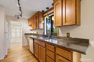 15062 SE 44 St, Bellevue, WA 98006 - Photo 14