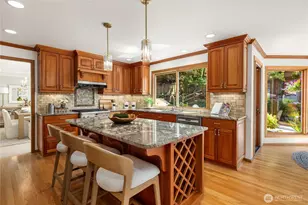 22525 SE 46th Pl, Sammamish, WA 98075 - Photo 8