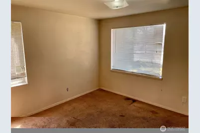 9058 Wallingford Avenue N, Seattle, WA 98103 - Photo 14